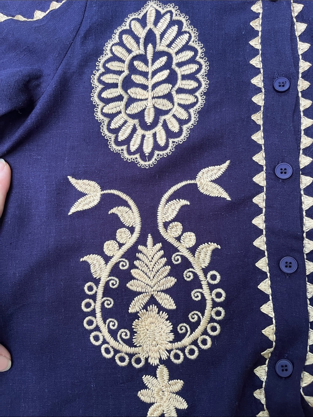 Solitaire Linen Blend Button Front Embroidered Blouse in Navy/Tan Sz M - Picture 9 of 11